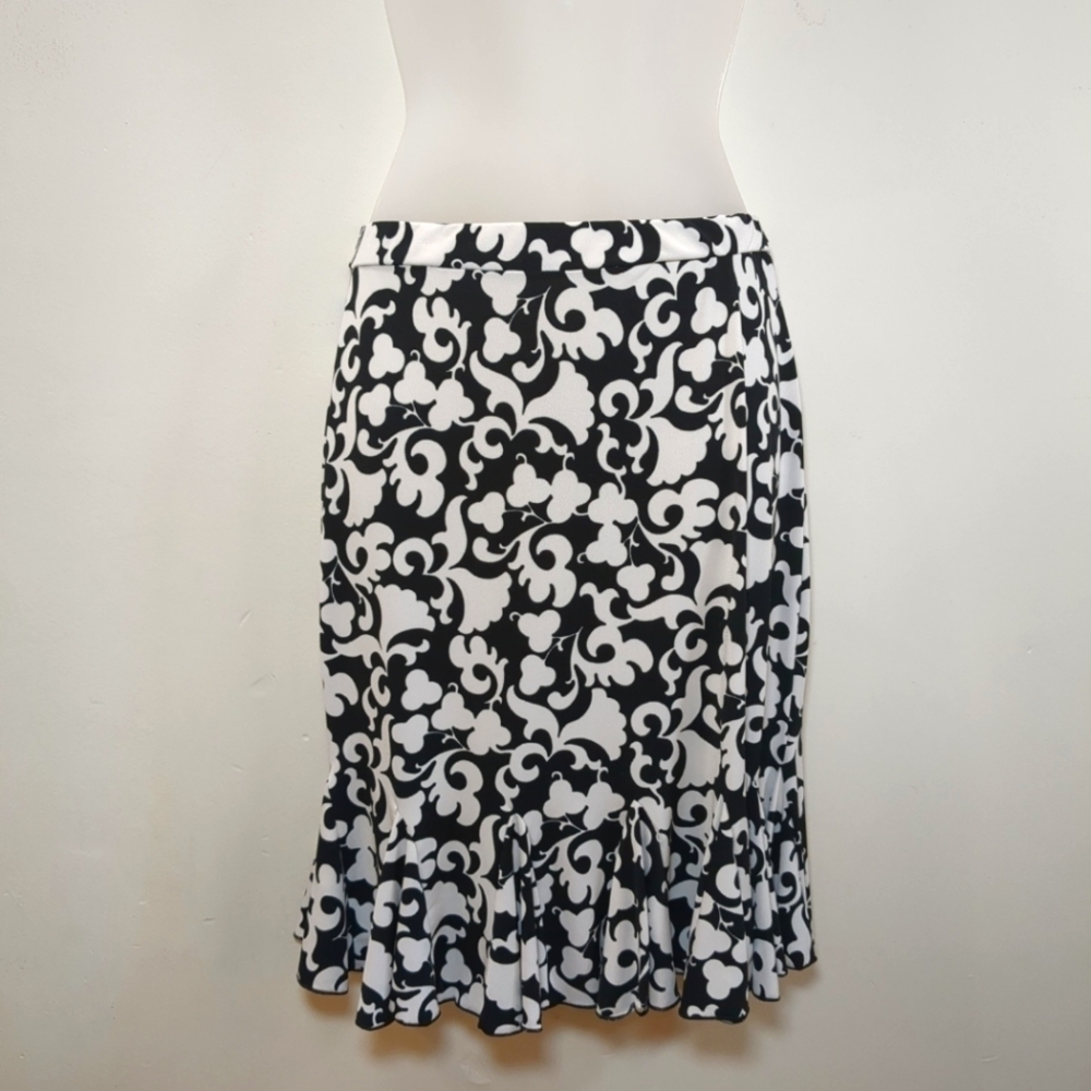 White House Black Market Floral Black/ White  Women's Ruffled Skirt S- XS